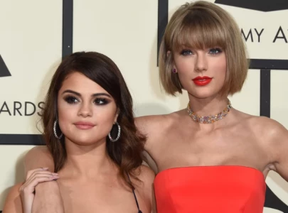 taylor swift sends homemade sourdough bread with handwritten note to selena gomez and benny blanco taylor swift sends homemade sourdough bread with handwritten note to selena gomez and benny blanco