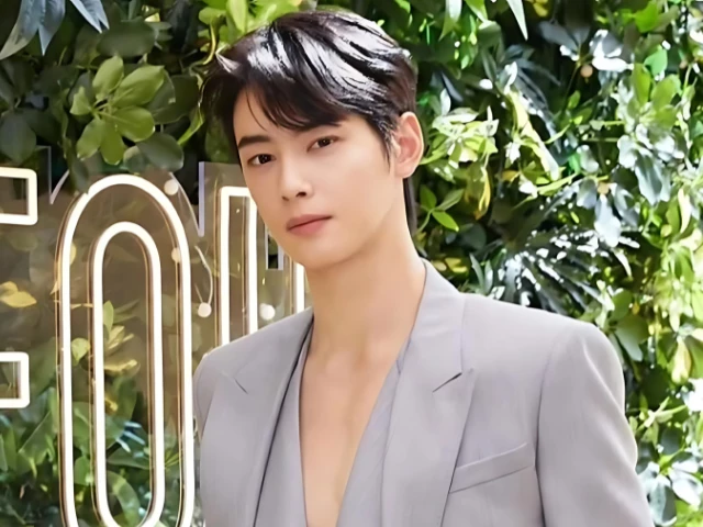 astro s cha eun woo debuts buzz cut and bids fans goodbye ahead of military enlistment astro s cha eun woo debuts buzz cut and bids fans goodbye ahead of military enlistment