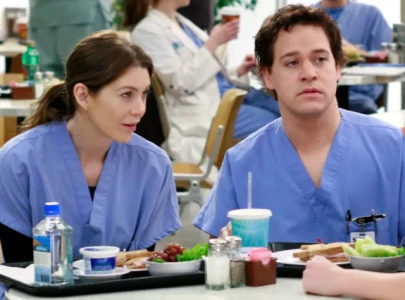 ellen pompeo reveals most uncomfortable grey s anatomy scene that left her and t r knight in tears