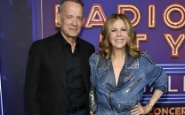 tom hanks and rita wilson walk out of snl50 concert after jimmy fallon s awards joke tom hanks and rita wilson walk out of snl50 concert after jimmy fallon s awards joke
