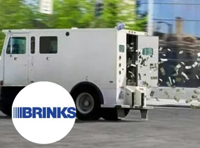 chicago residents seize 300k after cash falls from brinks truck chicago residents seize 300k after cash falls from brinks truck