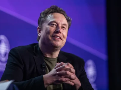elon musk faces criticism for walking off stage leaving son behind elon musk faces criticism for walking off stage leaving son behind