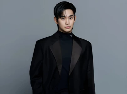 kim soo hyun in extreme confusion and chaos amid kim sae ron scandal agency updates