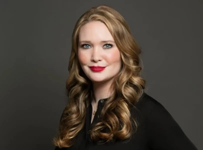 sarah j maas gives major update on a court of thorns and roses upcoming books sarah j maas gives major update on a court of thorns and roses upcoming books