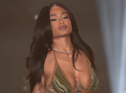 india love escorted out of 2025 streamer awards after on stage disruption draws boos