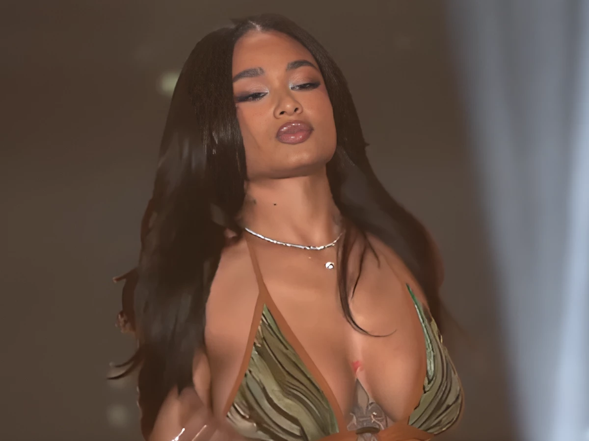 india love escorted out of 2025 streamer awards after on stage disruption draws boos