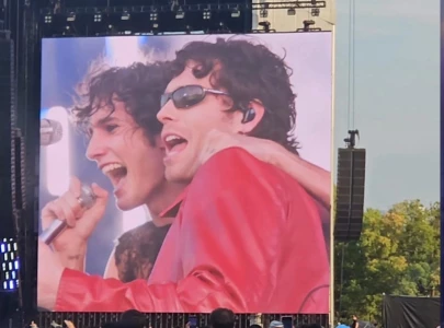 sombr brings out 5 seconds of summer for surprise lollapalooza performance in chicago sombr brings out 5 seconds of summer for surprise lollapalooza performance in chicago