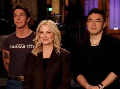 amy poehler returns to host snl 50th anniversary show with role model as musical guest