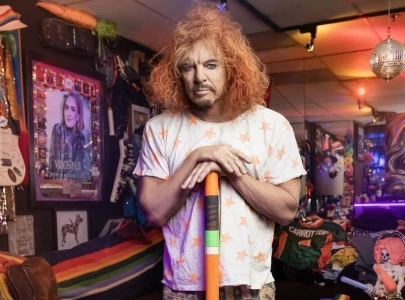 comedians rally around carrot top following hospitalisation