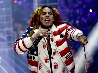 6ix9ine turns himself in to begin three month jail term in brooklyn