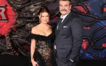 millie bobby brown and david harbour both miss stranger things event amid injury and feud reports