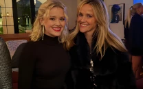 reese witherspoon poses with daughter ava in new photo striking resemblance sparks online frenzy