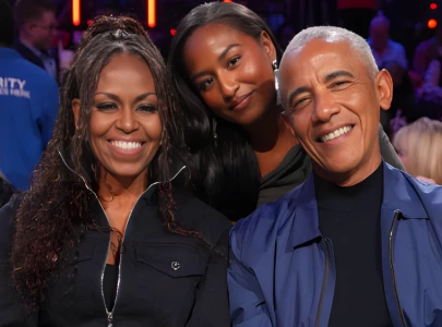 barack obama draws cheers after saving loose ball at nba all star game outing with family