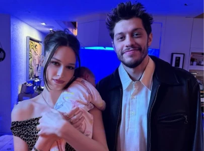 elsie hewitt explains why she is not breastfeeding baby with pete davidson