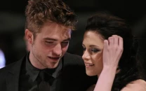 robert pattinson s alleged dig at ex kristen stewart sparks buzz among fans