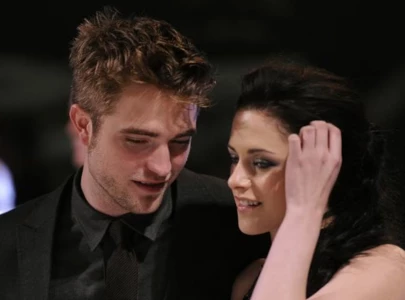 robert pattinson s alleged dig at ex kristen stewart sparks buzz among fans
