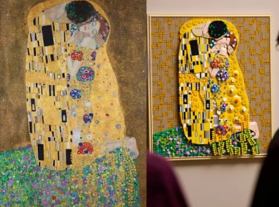 lego unveils gustav klimt s the kiss as its largest art masterpiece set lego unveils gustav klimt s the kiss as its largest art masterpiece set
