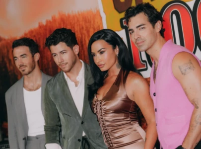 demi lovato reunites with jonas brothers at camp rock 3 los angeles premiere amid cameo buzz demi lovato reunites with jonas brothers at camp rock 3 los angeles premiere amid cameo buzz