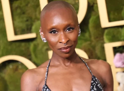 cynthia erivo earns standing ovation at london preview of one woman show dracula