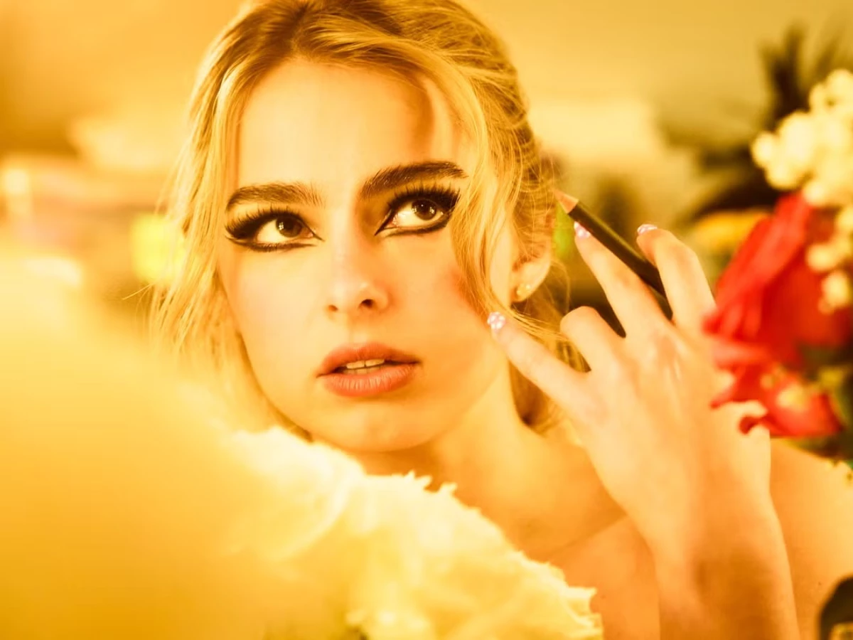 addison rae performs britney spears inspired set at lollapalooza argentina 2026