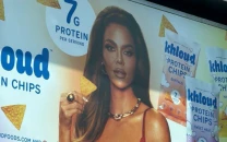 khlo kardashian s billboard sparks debate over appearance in khlooud campaign