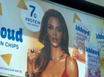 khlo kardashian s billboard sparks debate over appearance in khlooud campaign