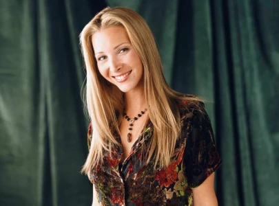 lisa kudrow recalls mean writers room behaviour during friends filming