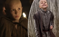 a knight of the seven kingdoms star dexter sol ansell dresses as egg for world book day