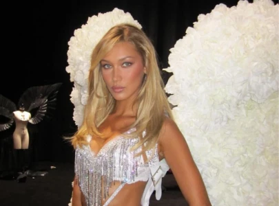 bella hadid reveals why she appeared to be struggling on victoria s secret fashion show runway bella hadid reveals why she appeared to be struggling on victoria s secret fashion show runway