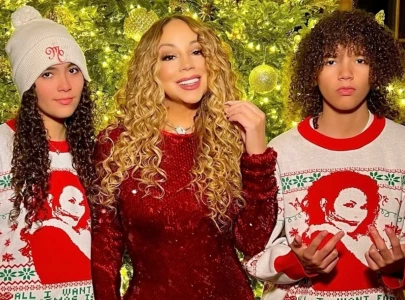 mariah carey shares christmas photo with twins moroccan and monroe mariah carey shares christmas photo with twins moroccan and monroe