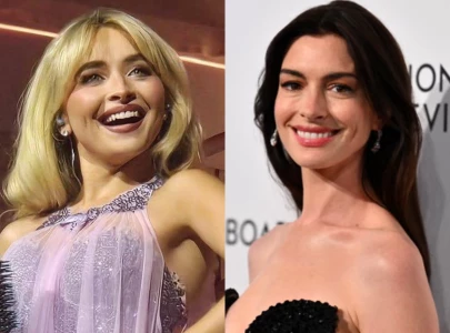 sabrina carpenter arrests anne hathaway with toy handcuffs during short n sweet new york concert