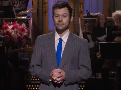 harry styles returns as host and musical guest on snl settles queerbaiting debate in monologue harry styles returns as host and musical guest on snl settles queerbaiting debate in monologue