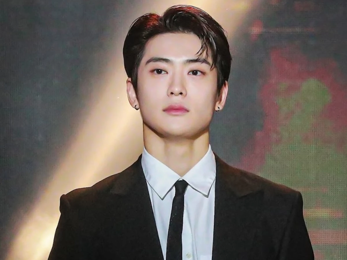 nct jaehyun sparks dating rumours with vacation photos who is the mystery woman next to him