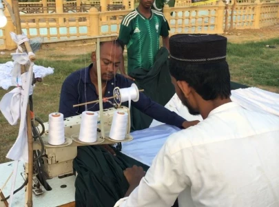 10 000 sq ft national flag prepared in karachi sent to lahore