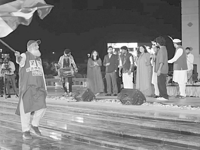 yadgar e fatah monument opens to public yadgar e fatah monument opens to public