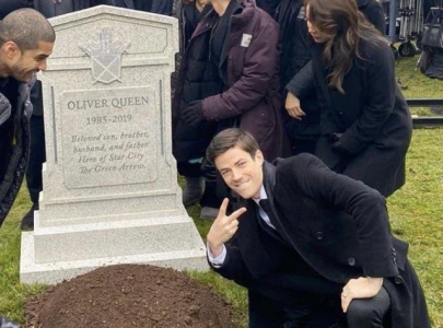 grant gustin addresses viral arrowverse gravestone meme grant gustin addresses viral arrowverse gravestone meme