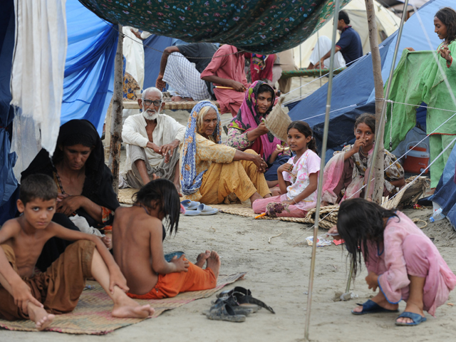 zimmedar shehris go out for the flood victims