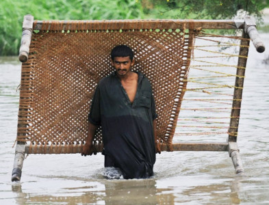 flood crisis raises fears of social unrest extremism