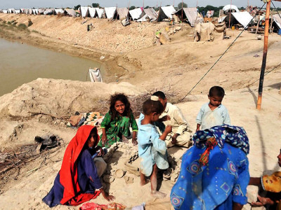 flood survivors unhappy with unequal ration distribution