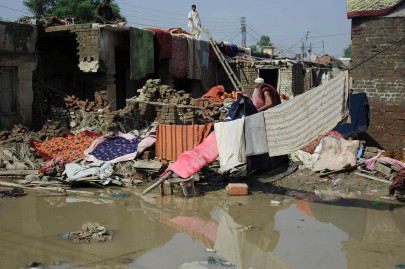 10 die as rains hit larkana kandhkot
