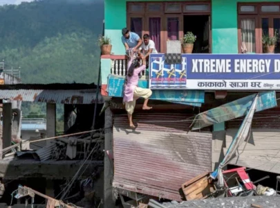 800 dead in nepal tibet floods 3 000 missing