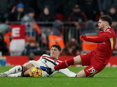 liverpool deny man united victory in thrilling 2 2 draw at anfield