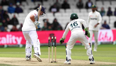 england s joe root smiles at pakistan s stumper mohammad rizwan on day 2 of the first test between england and pakistan at headingley on august 20 2026 photo afp