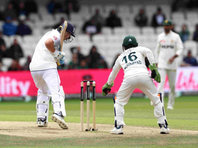 england s joe root smiles at pakistan s stumper mohammad rizwan on day 2 of the first test between england and pakistan at headingley on august 20 2026 photo afp england s joe root smiles at pakistan s stumper mohammad rizwan on day 2 of the first test between england and pakistan at headingley on august 20 2026 photo afp