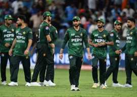 uae send pakistan in to bat after winning toss