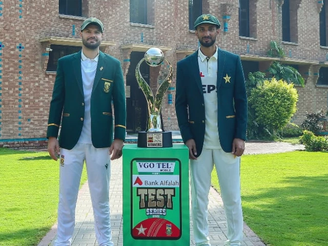 pakistan captain shan masood right and south africa captain aiden markram left pose with the test series trophy photo pcb pakistan captain shan masood right and south africa captain aiden markram left pose with the test series trophy photo pcb