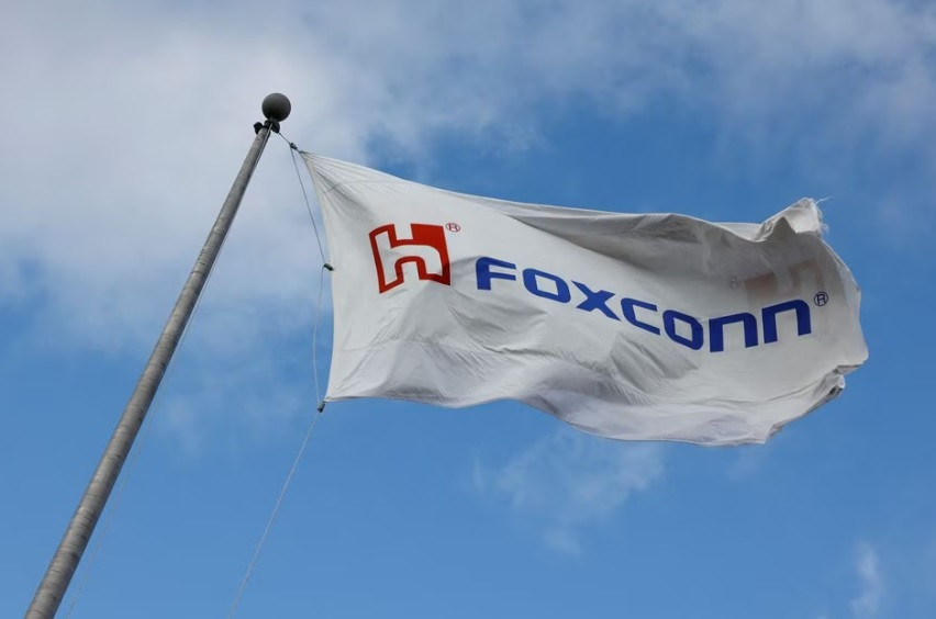 a foxconn flag is seen at the company s electric vehicle production facility in lordstown ohio u s november 30 2022 reuters quinn glabicki