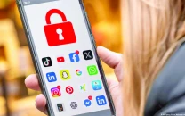 france moves to ban social media for users under 15