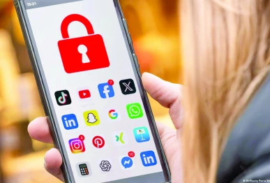 france moves to ban social media for users under 15