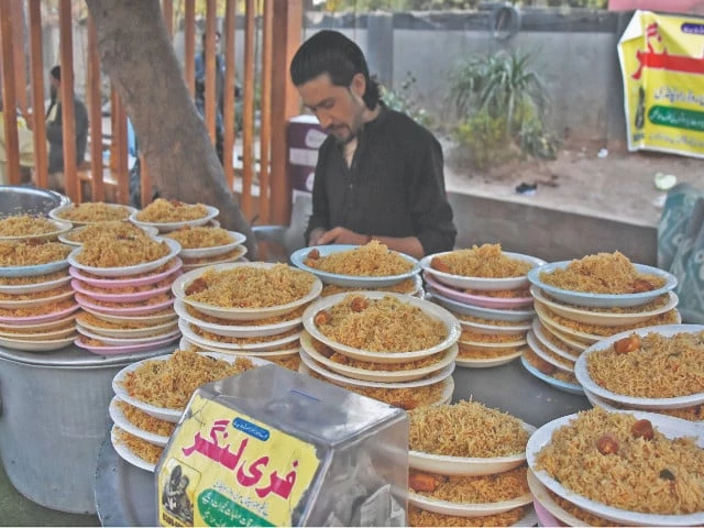 a man serves free plates of biryani for fasting citizens and those in need practicing the ramazan spirit of giving charity outside the benazir bhutto hotel in rawalpindi photo online a man serves free plates of biryani for fasting citizens and those in need practicing the ramazan spirit of giving charity outside the benazir bhutto hotel in rawalpindi photo online